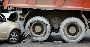Tips on avoiding accidents with big trucks